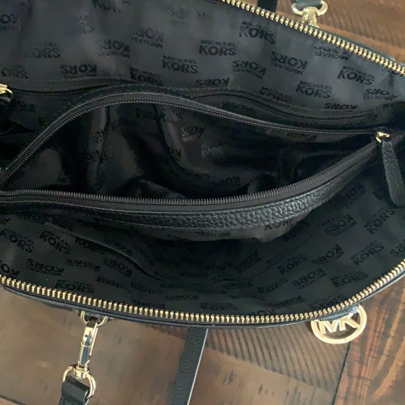PRICE DROP🖤 michael kors purse - Picture 5 of 7